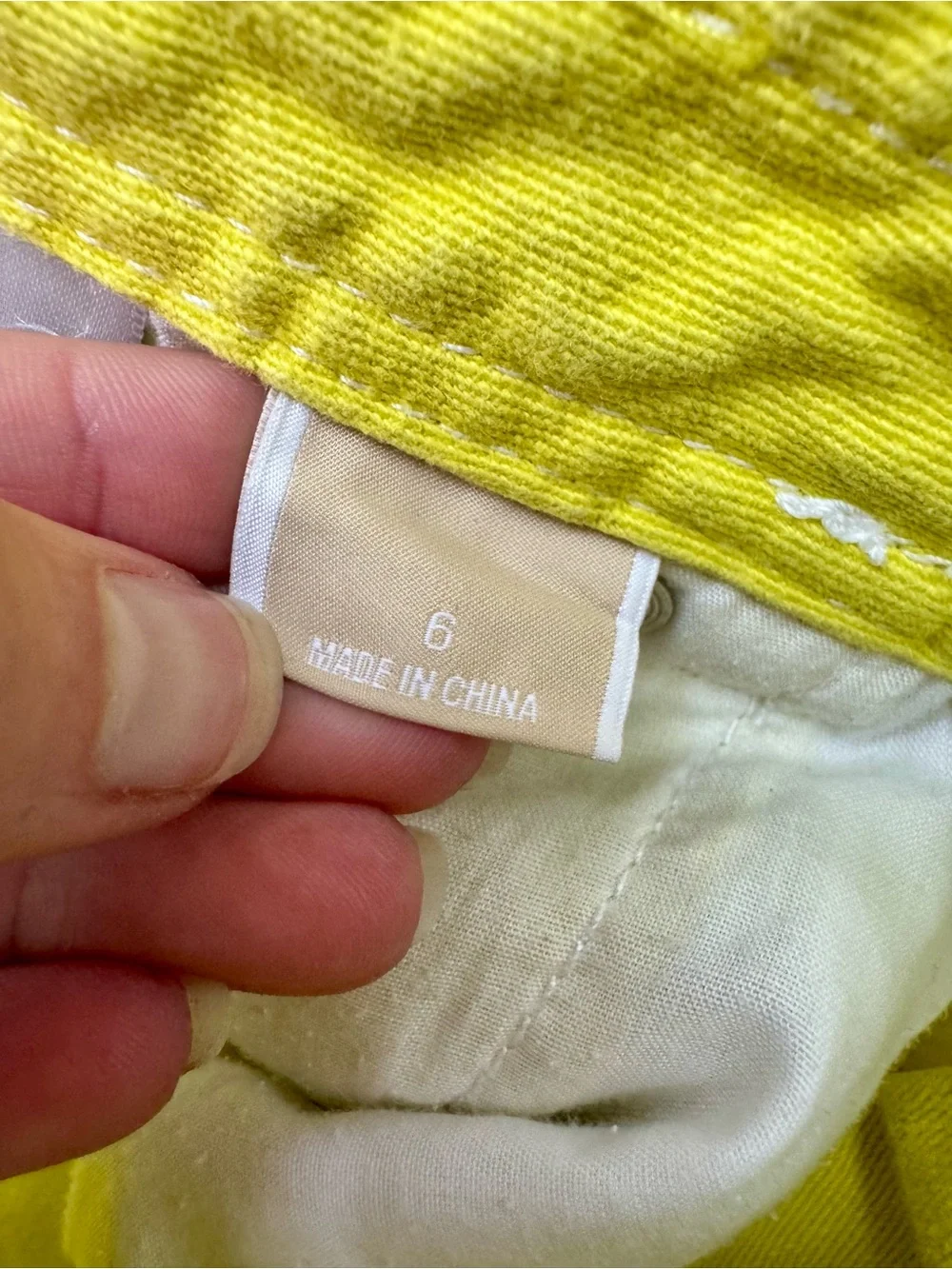 Michael Kors Women’s Bright Yellow MK Detail on Back Pocket Capri Jeans Size 6